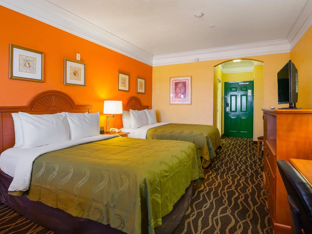 2 Queen Beds Accessible Quality Inn & Suites Beachfront Hotel, Galveston Official Site